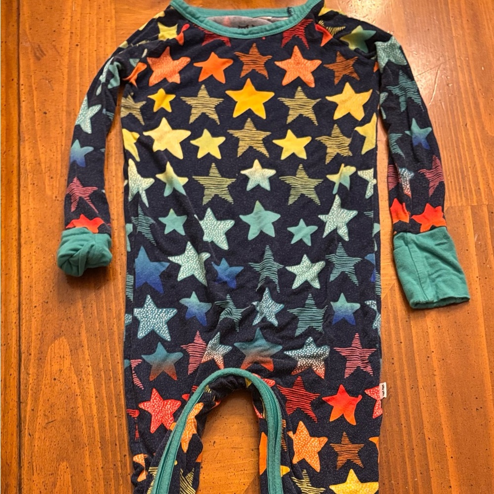 ✨ Little Sleepies ✨ 
Shades of Stars - Crescent Zippy